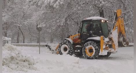 Румъния затвори пристанища и пътища заради силен вятър и снеговалеж