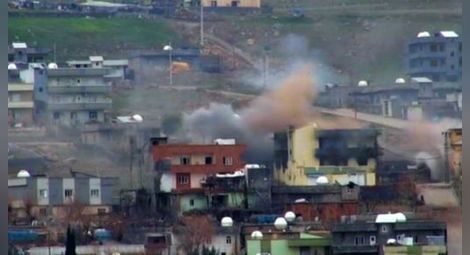Снаряд от Сирия уцели училище в Турция, има жертви