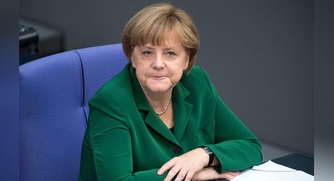 Мигрантската криза срина рейтинга на Меркел до рекордно ниво