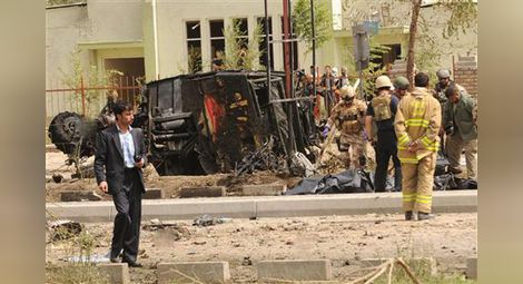 Кола-бомба избухна в близост до руското посолство в Кабул, има жертви