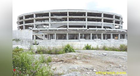 Спортната зала ипотекирана заедно с отстъпеното право на строеж