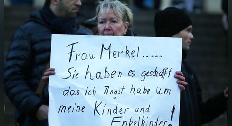 Меркел изолирана и у дома, и в Европа заради бежанците