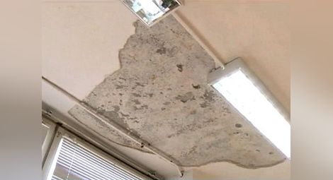 Срути се таванът в пловдивската Руска гимназия, рани осмокласник