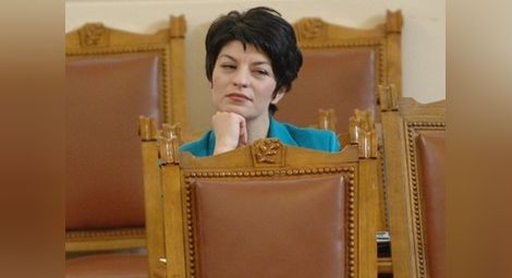 Десислава Атанасова: Провокатори и платени агитки ще се включат в насрочения протест пред НС