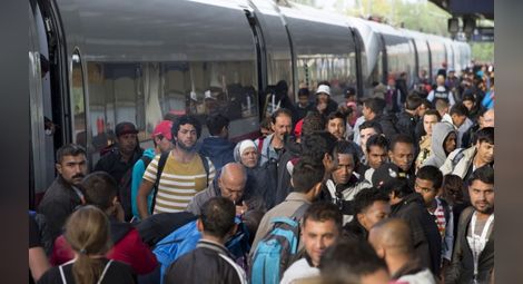 Блумбърг: 1 млн. души ще потърсят убежище в Европа