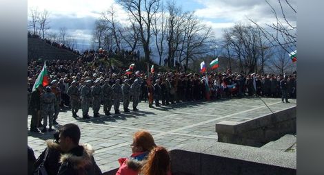 От града на Левски тръгва национален протест срещу гаврата с българската история