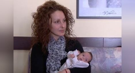 Сложили упойка на нероденото бебе преди уникалната операция