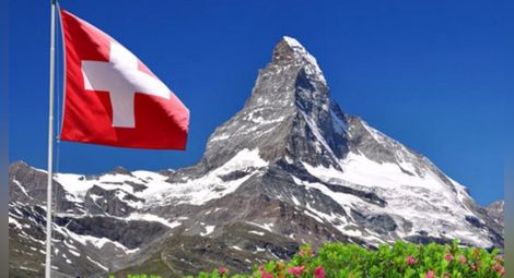 Швейцария обсъжда месечен доход от 2000 евро за всеки гражданин