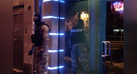 Арестуваха управител на нощни барове в София заради сводничество