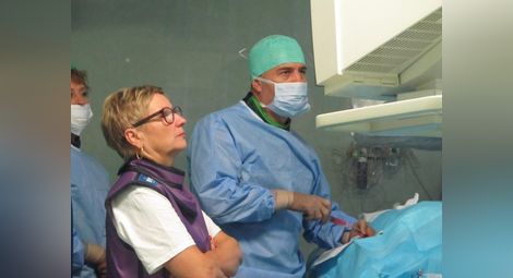 Най-добрият специалист по безкръвно лечение на тумори на матка и простата работи в МБАЛ „Медика”-Русе