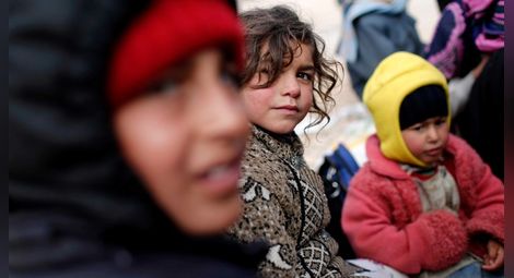 Хиляди сирийски семейства блокирани на границата с Турция