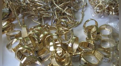 Откриха над 1,5 кг златни накити в сутиените на 3 българки на МП Малко Търново
