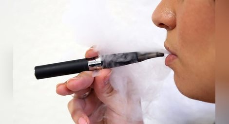 Електронните цигари с аромат на череша са най-вредни