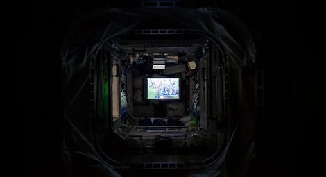 Астронавтът Скот Кели показа американски футбол в Космоса (видео)