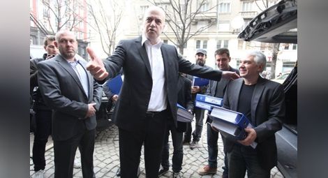 673 481 подписа за референдума на "Шоуто на Слави" влязоха в парламента
