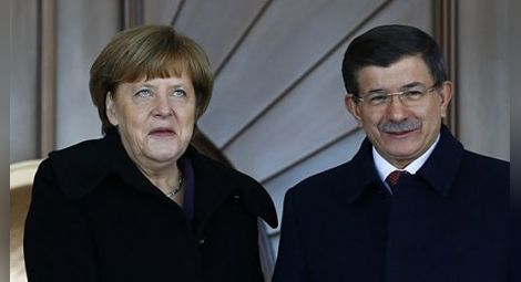 Меркел отиде на крака при Ердоган да го моли да удържи бежанците