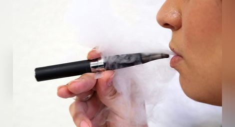 Парламентът забрани рекламата на електронни цигари