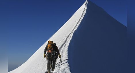 РИА „Новости”: Български алпинист е намерен мъртъв на връх Елбрус