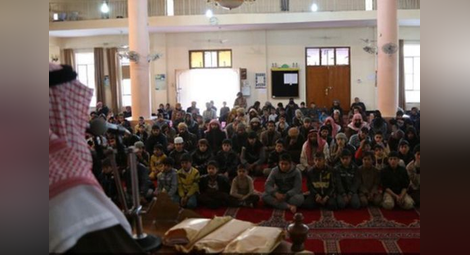 Лидерът на ИД Абу Бакр ал Багдади се появи в джамия във Фалуджа