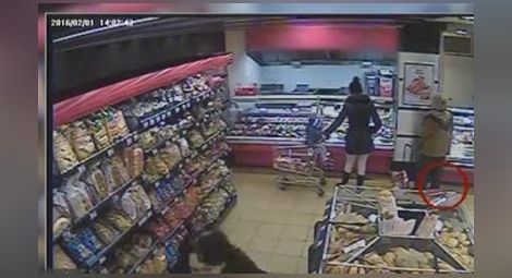 Жена намери документите от откраднатия й портфейл на пейка зад блока (видео)