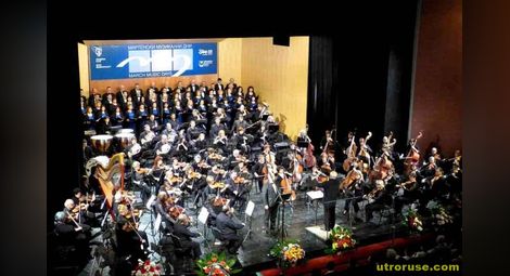 Химнът на нациите на Джузепе Верди  постави ярък финал на Мартенските