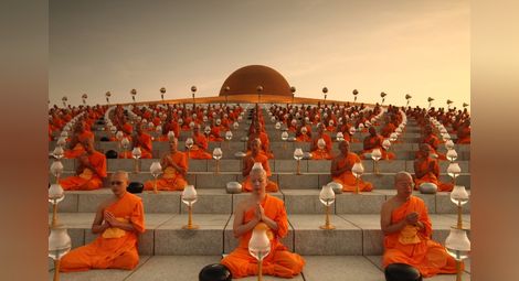 Хиляди монаси отбелязаха Деня на Буда /видео/