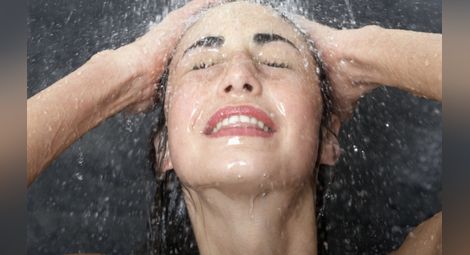 Измиването на лицето под душа може да е най-големият враг на кожата