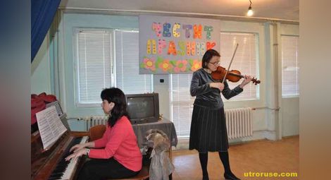 Проф.Деворина Гамалова свири Бокерини и Бах в дом „Възраждане“ 