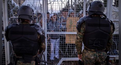 Македонската полиция използва сълзотворен газ срещу мигрантите на гръцката граница