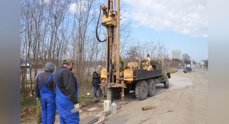 Русенски консорциум започна ремонта на пропадналия път край „Метро“