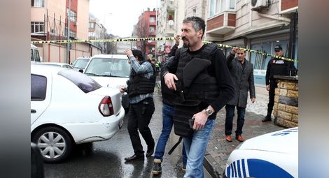 Двама полицаи бяха убити, а 35 души ранени при експлозия в Турция