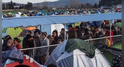 Нови 100 000 бежанци се очакват в Гърция
