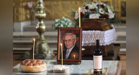 Близки, приятели и колеги отдадоха почит на Петко Бочаров