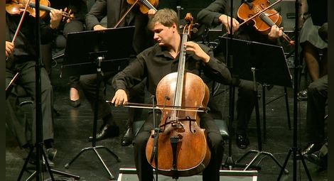 Три биса поиска публиката от младите музиканти на диригента Кристиян Мандял