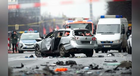 Кола се взриви в Берлин, 1 загинал