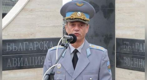 Началникът на отбраната генерал-лейтенант Константин Попов е предложен за удостояване със звание генерал