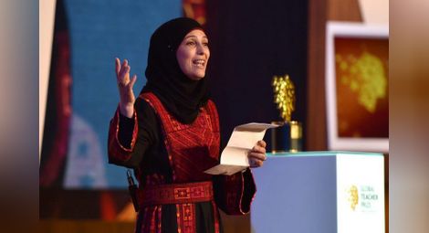 Палестинка взе учителския Нобел и 1 милион долара