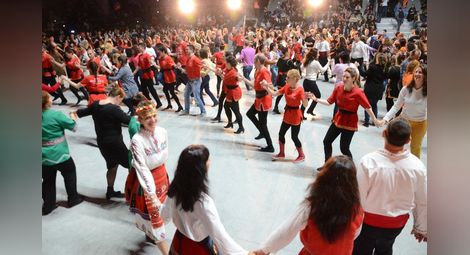 &bdquo;Русчуклийска среща&ldquo; събра 1200 танцьори на голям общ хоровод