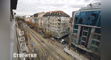 Изоставен пакет обърка движението на тролеи в София