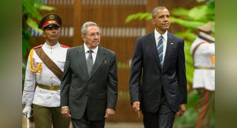 Обама се срещна с Раул Кастро в Хавана