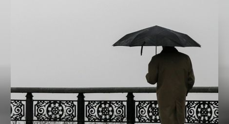 Пригответе чадърите – денят ще е облачен и дъждовен