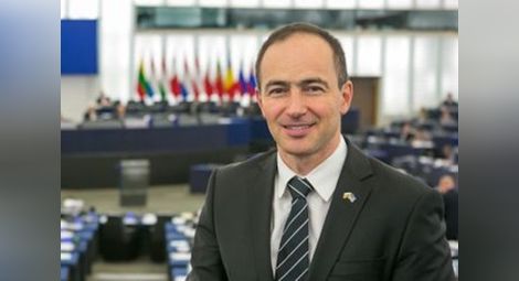 Андрей Ковачев: Организирам отпътуването на евродепутатите от Брюксел, но напускането на града е проблем