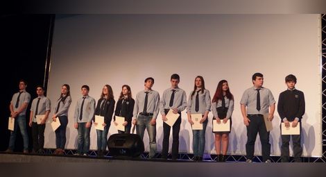 Наградиха 13 изявени ученици за патронния празник на МГ