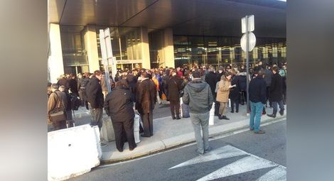 Евакуираха летището в Тулуза