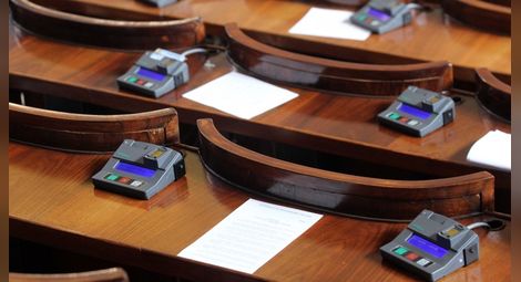 Депутатите отхвърлиха въвеждането на 6-месечни винетки