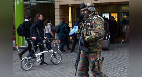 Полицията в Брюксел издирва четвърти терорист