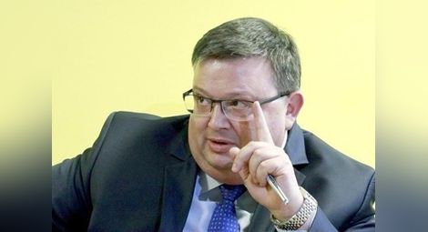 Цацаров поиска от ВСС уволнение на двама прокурори и един следовател