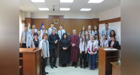 Първа среща между ученици и магистрати в Русе по образователна програма на МОН и ВСС /галерия/