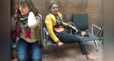 Индийската стюардеса, която стана символ на атаките в Брюксел е в кома