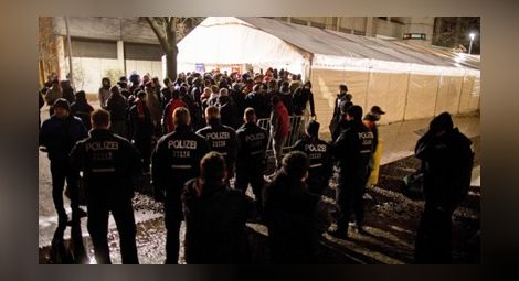 Трима души са в болница след масово сбиване на бежанци в Германия